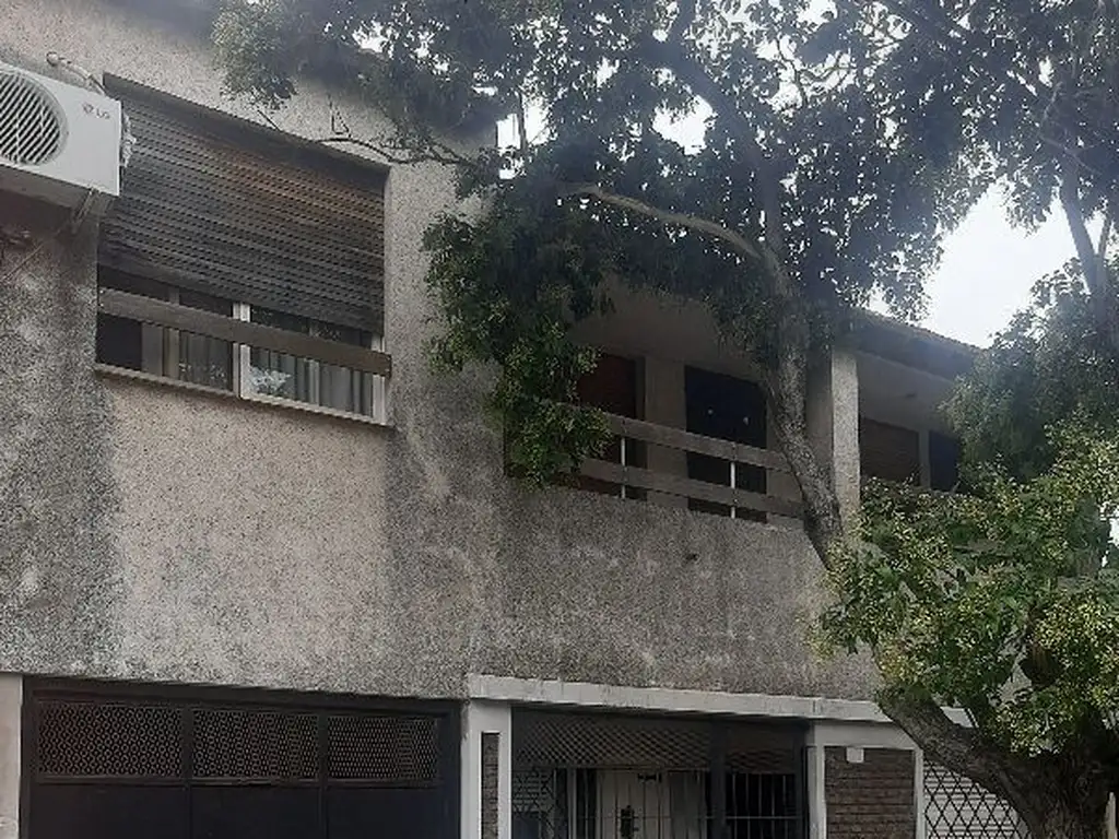 inmueble con 2 departamentos a la venta