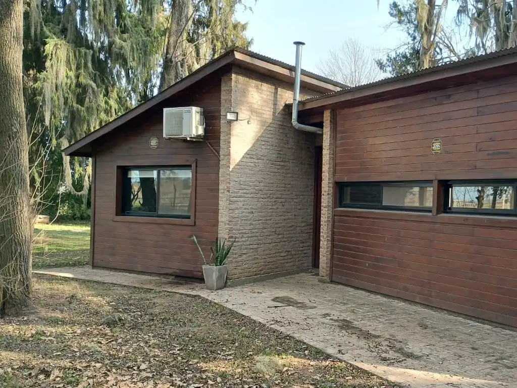 VENTA CASA DOS DORMITORIOS EN IMPORTANTE TERRENO CON SALIDA AL RIO