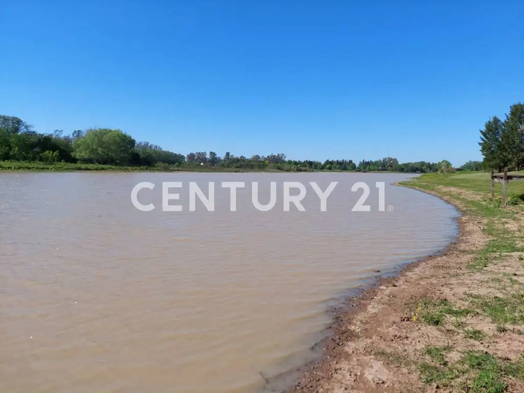 Venta de lote a la laguna en Chacras del Paraná Club de Camp