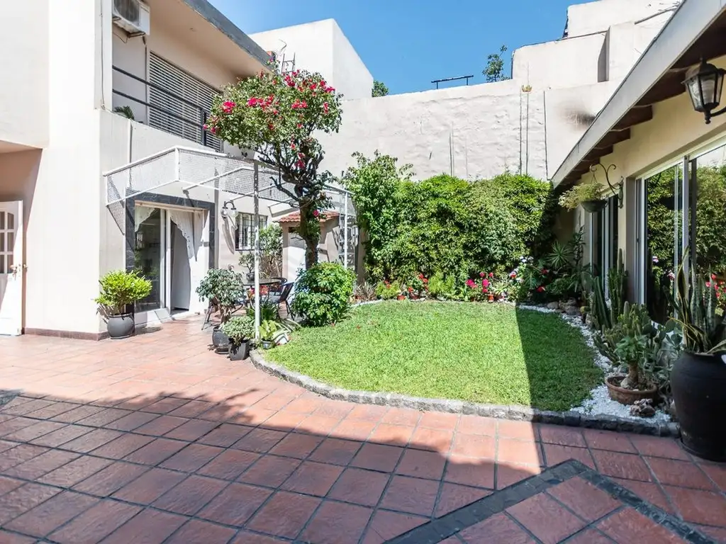 VENTA CASA  PQUE AVELLANEDA 4 DORMITORIOS JARDIN