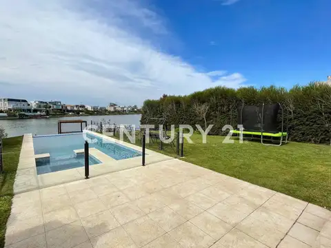 Casa a la laguna en Los Lagos Nordelta