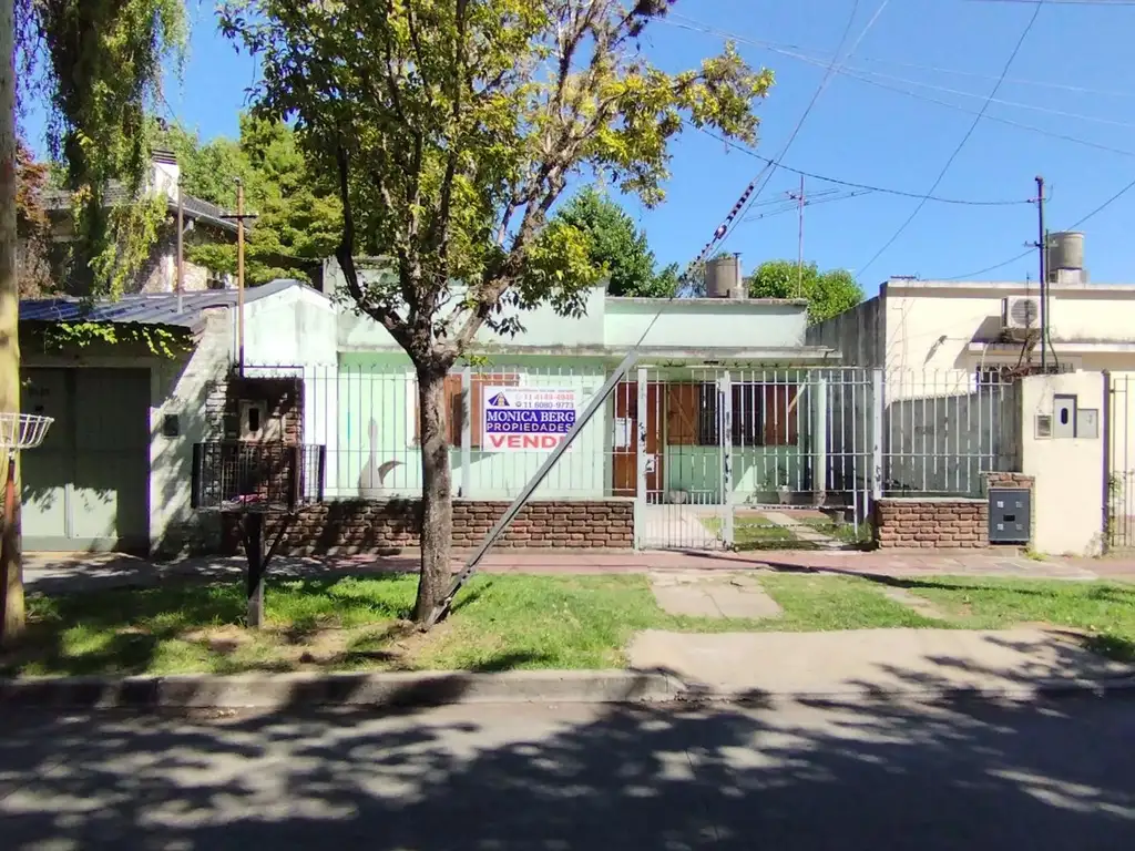 CASA EN MUY BUENA UBICACION