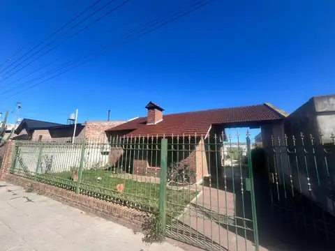 CASA A LA VENTA EN EL SOCORRO CON PILETA