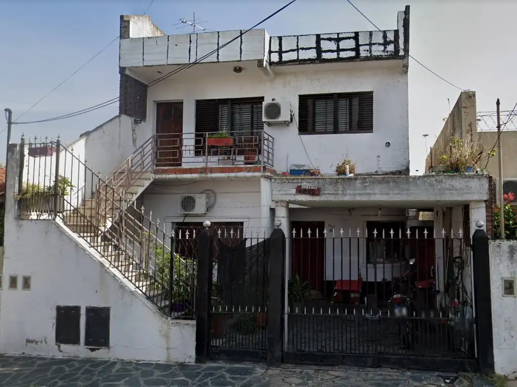 CASA EN DOS PLANTAS 4 AMBIENTES EN VILLA BALLESTER