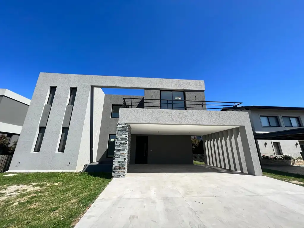 VENTA DE CASA 8 AMBIENTES A LA  LAGUNA EN ESCOBAR, SAN MATIAS