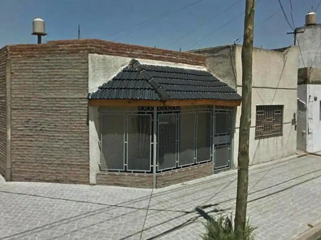 Excelente Casa 3 Ambientes c/ Cochera para 2 autos - San Justo