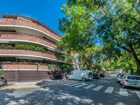 Venta edificio en bloque Barrio Parque de 2056 m2