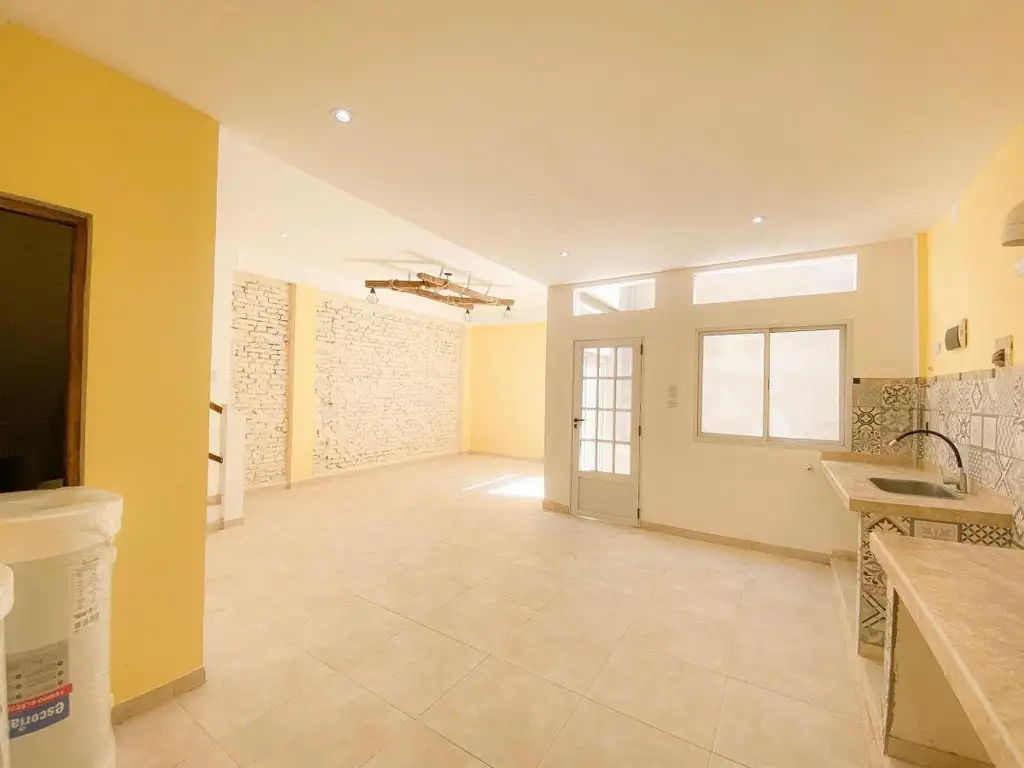 Casa Venta 3 ambientes a estrenar, 95m2, con balcón, 41 E/ 24 Y 25, La