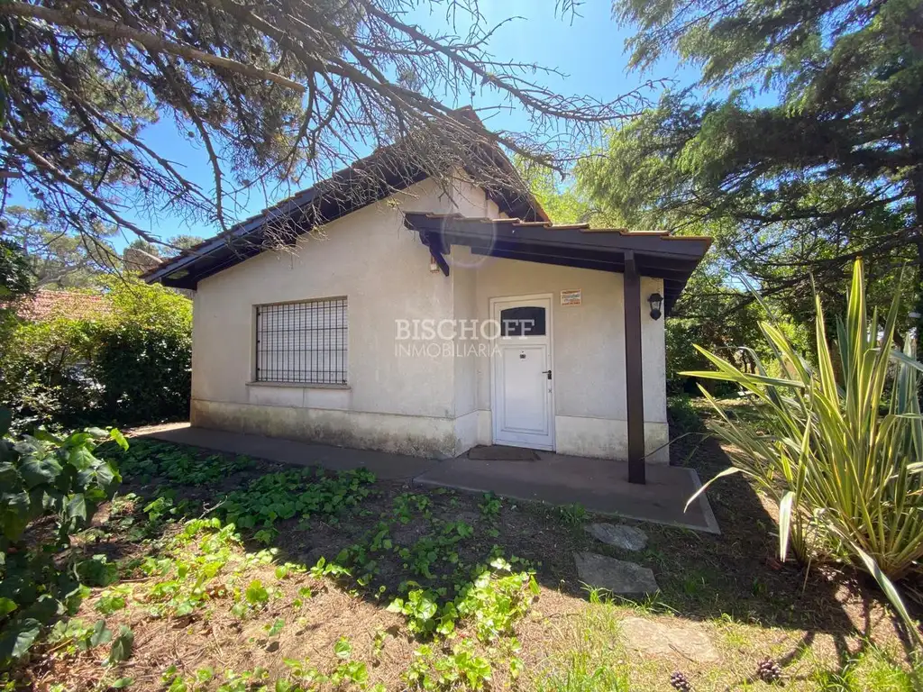 CASA DE 2 AMBIENTES A RECICLAR EN BARRIO NORTE, VILLA GESELL