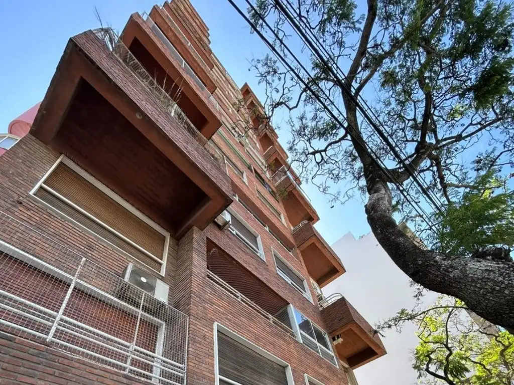 Libertador 1350, Vicente López. Departamento 2 Amb, con Pileta y Coch. Opcional