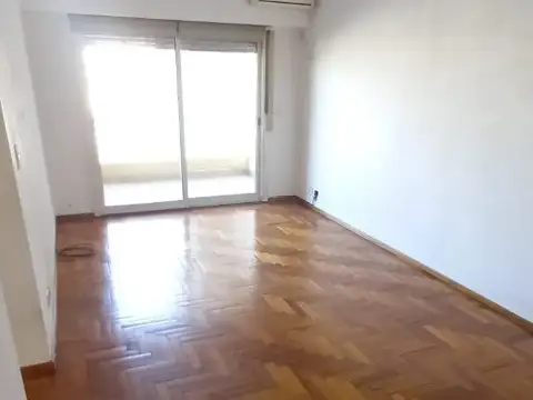 Divino Semipiso de 3 Amb Contrafrente con Balcón + Cocina Separada