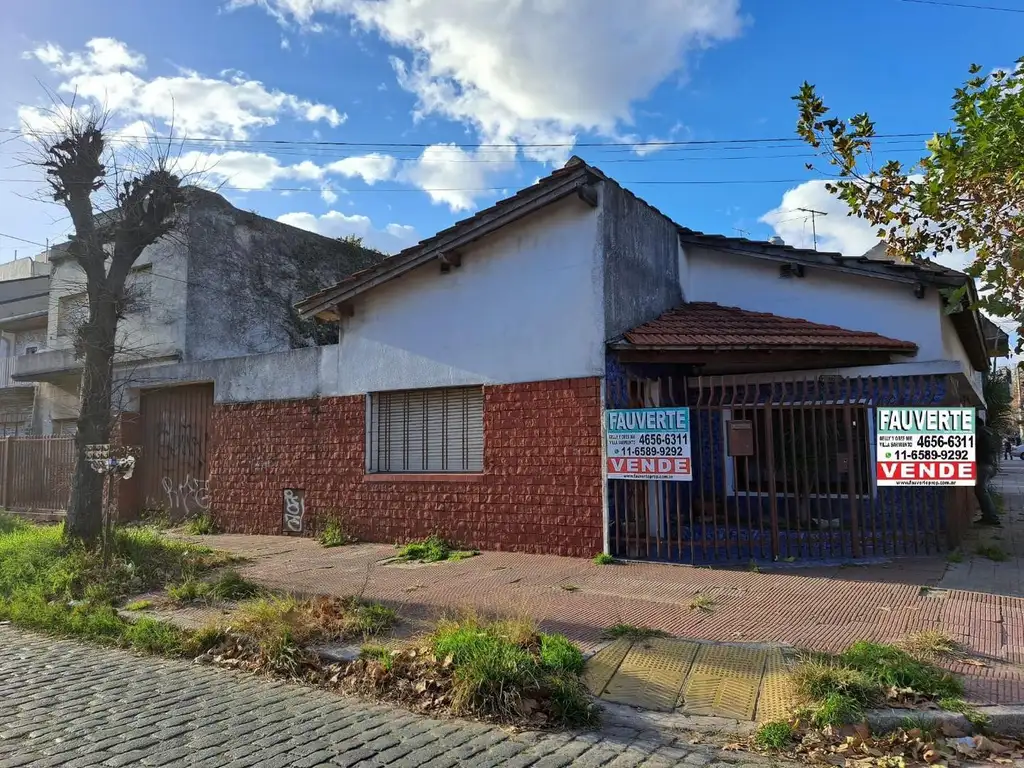 CASA DE 4 AMBIENTES TODA EN PLANTA BAJA. RAMOS MEJIA CENTRO.