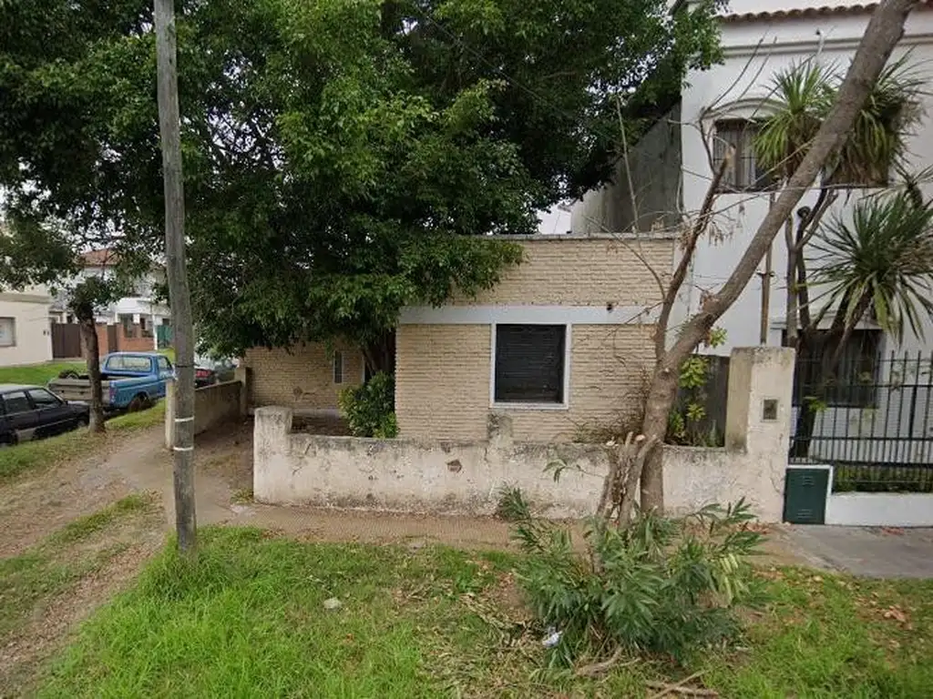 Casa 3 ambientes en venta  Beccar