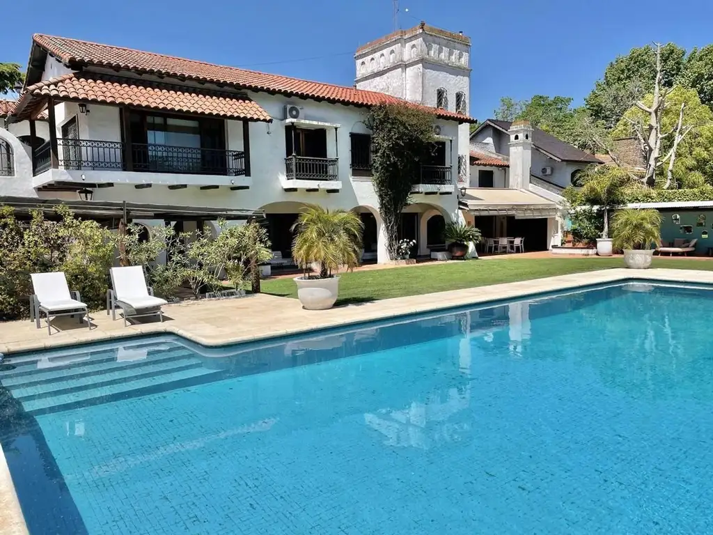 CASA CON MUEBLES EN MARTINEZ LIBERTADOR AL RIO