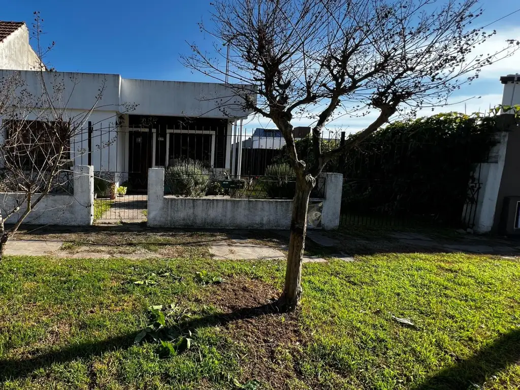 Casa dos dormitorios venta Ituzaingo norte