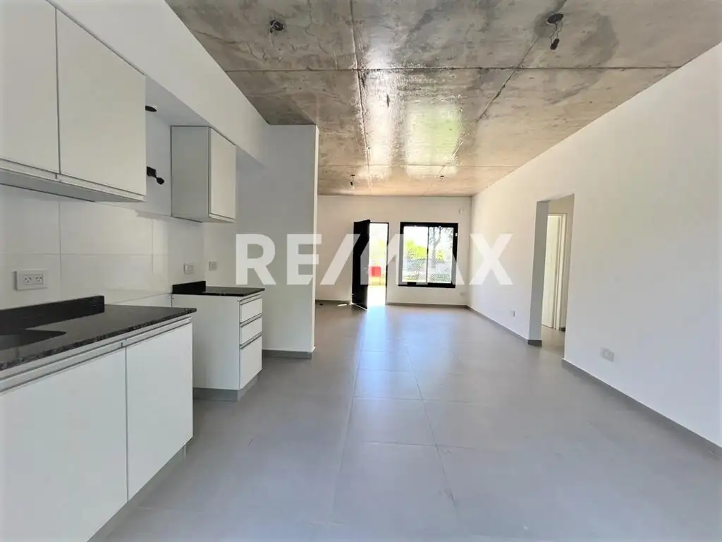 VENTA DPTO c/JARDIN y COCHERA, CONDOMINIO PILAR