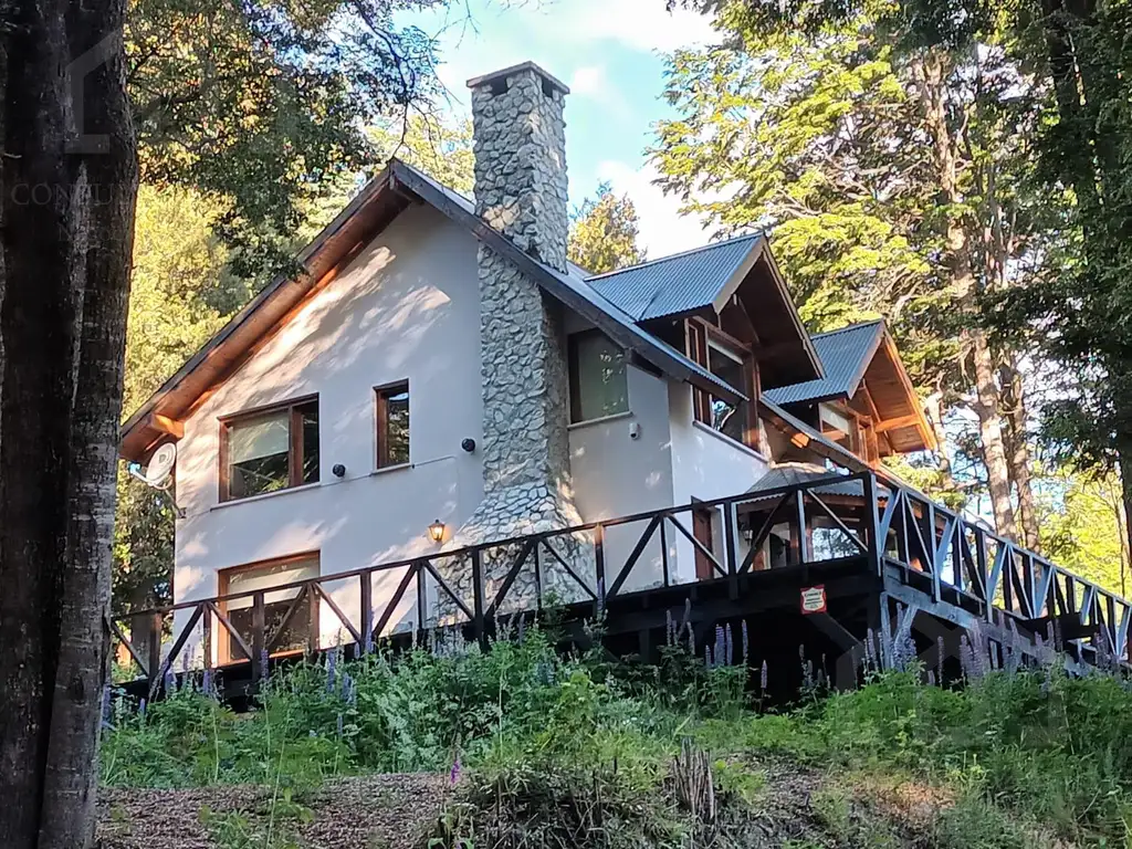 Casa en venta en Villa La Angostura sobre importante fracción en  Arauco