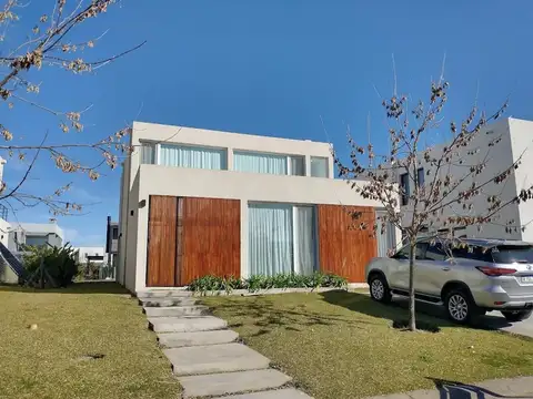 Casa en Venta en Nordelta Castaños - 5 ambientes