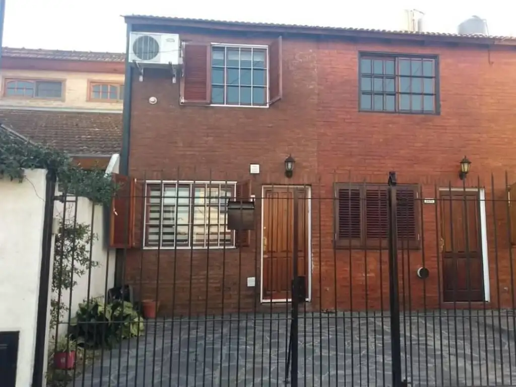 Excelente Duplex 3 Ambientes con fondo y cochera en Venta  en Castelar, - AMA0057_LP545126_8