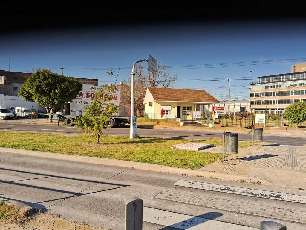 ESQUINA UNICA - ZONIF. C5 - EXCELENTE UBICACIÓN - AREA CANTABRICA - AEROPUERTO - AUTOPISTA OESTE