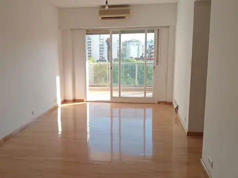 RETASADO! Excelente 4 ambientes con balcón aterrazado en Parque Centenario - Espacio guardacoche