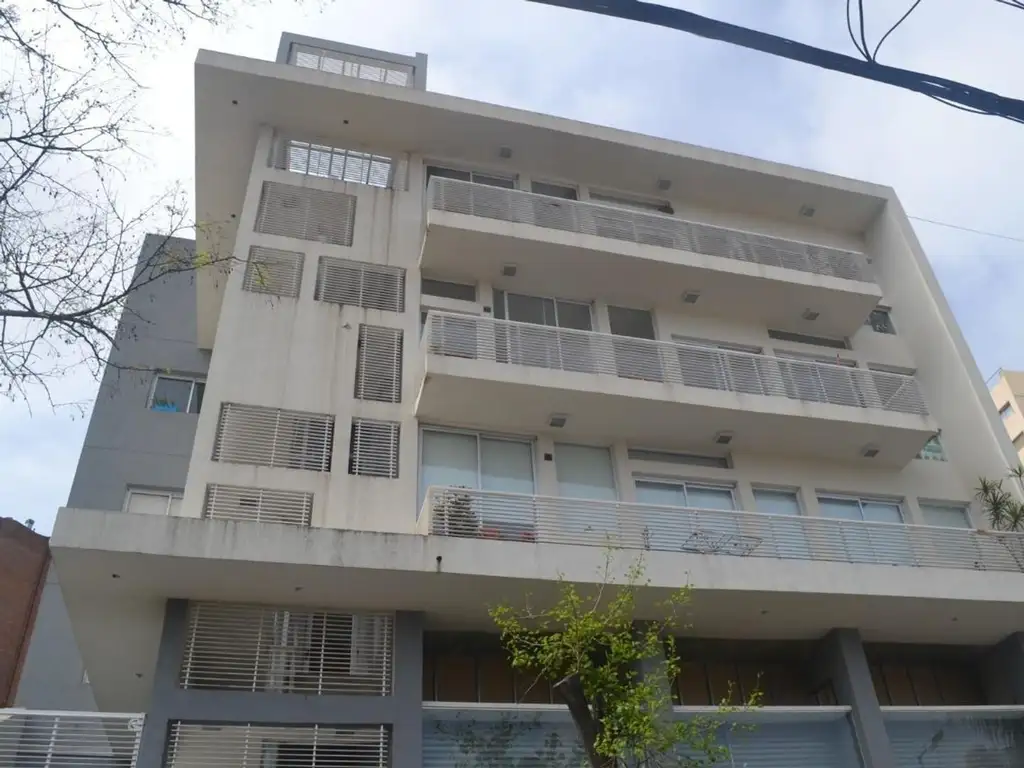 Departamento de 3 ambientes en Bernal con cochera