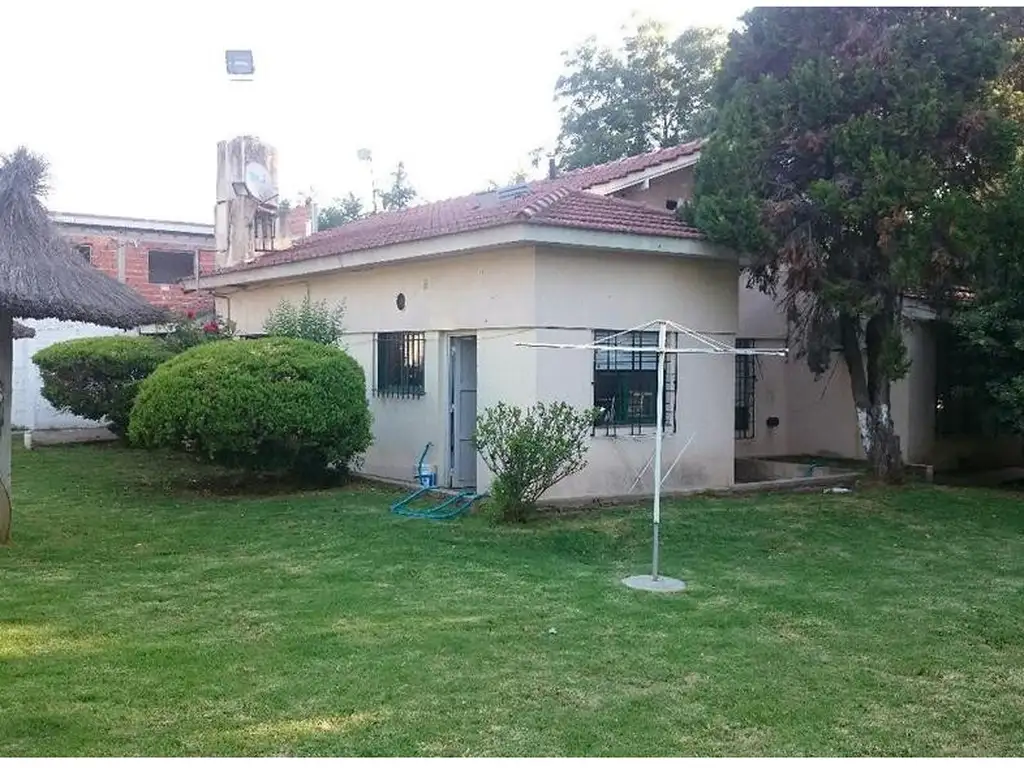 CASAQUINTA CON PISCINA + OTRA CASA DE 3 AMBIENTES! BARRIO EL TREBOL