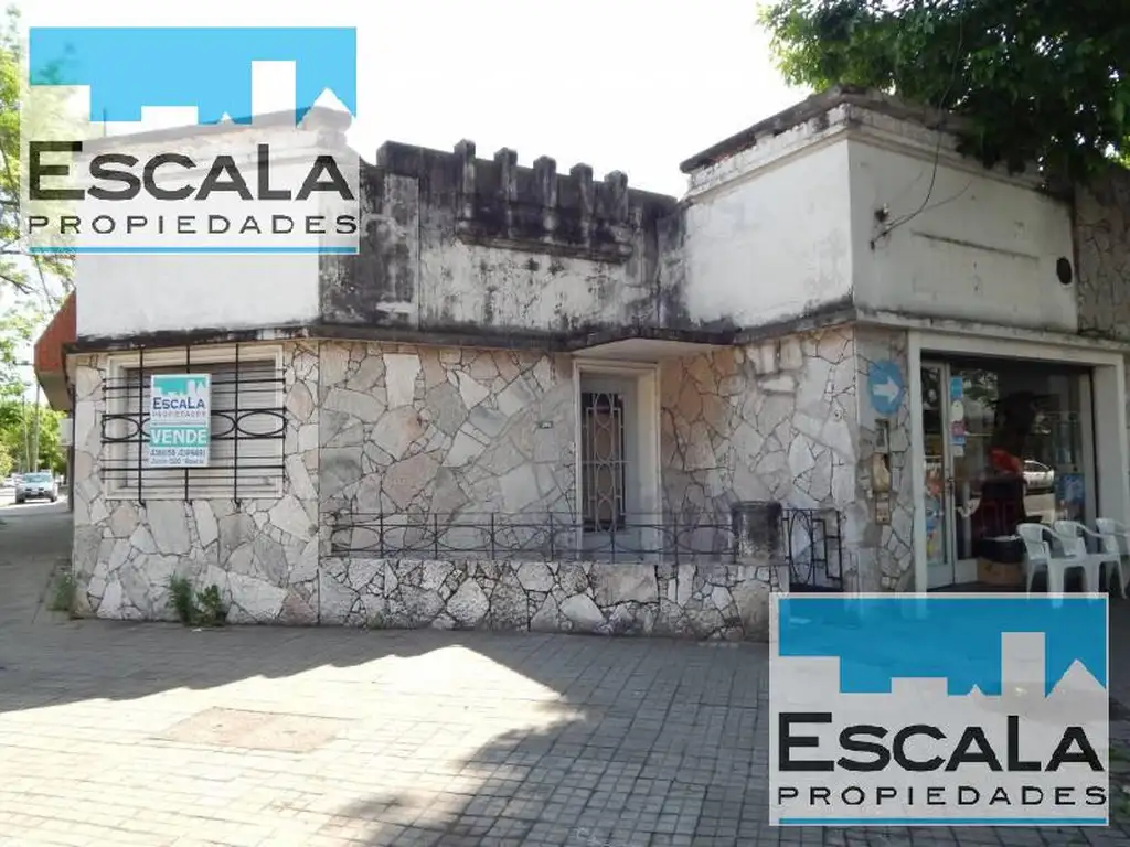 CASA DE DOS DORMITORIOS Y LOCAL DE 4M X 4M EN VENTA ZONA SUR