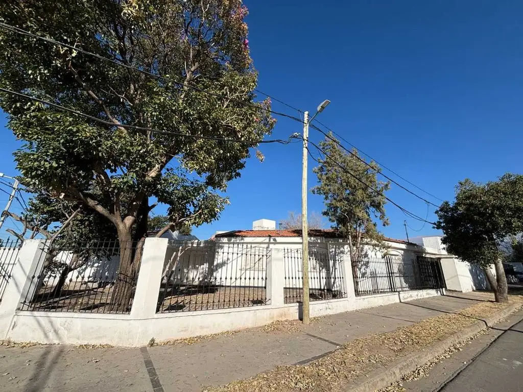 VENTA CASA RESIDENCIAL LA CHACARITA 3 DORMITORIOS