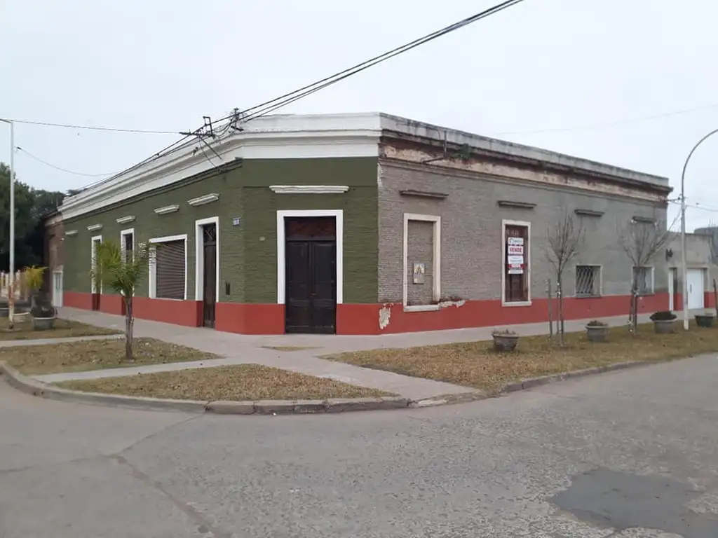 Local reciclado, ex Almacen de Ramos Generales y vivienda. Único