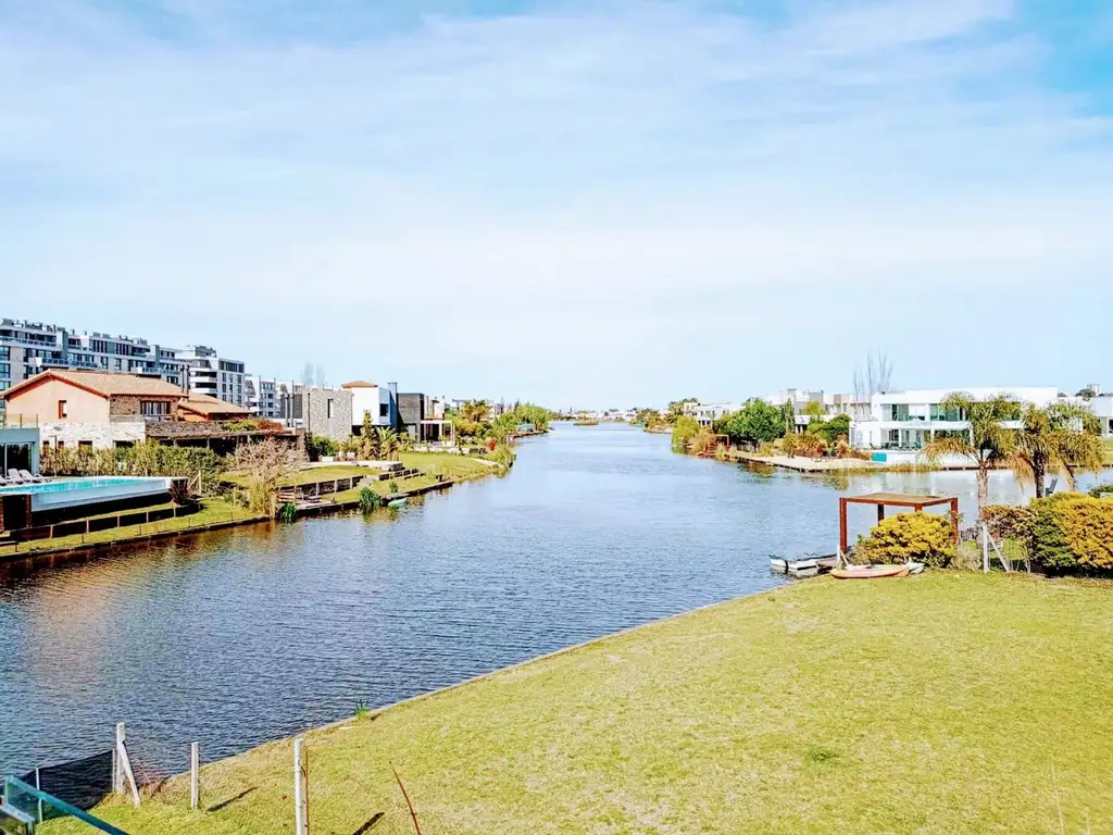 VENTA  CASA EN NUEVO QUILMES  VISTA A LA LAGUNA