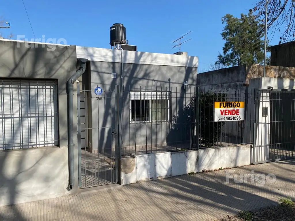 Casa en  Perez , 2 unidades de vivienda.