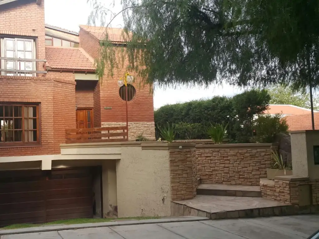 Casa Venta, Barrio Dalvian, Mendoza | Argenprop