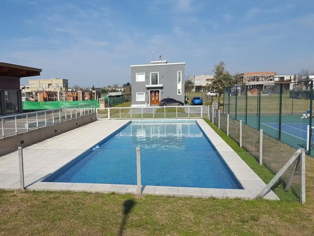 Áreas comunes piscina, club-house en Brisas de Adrogué