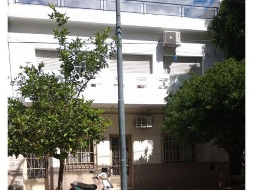 Tipo casa 3 amb PH FRENTE monte castro floresta Norte patio 2 dormitorios permuta