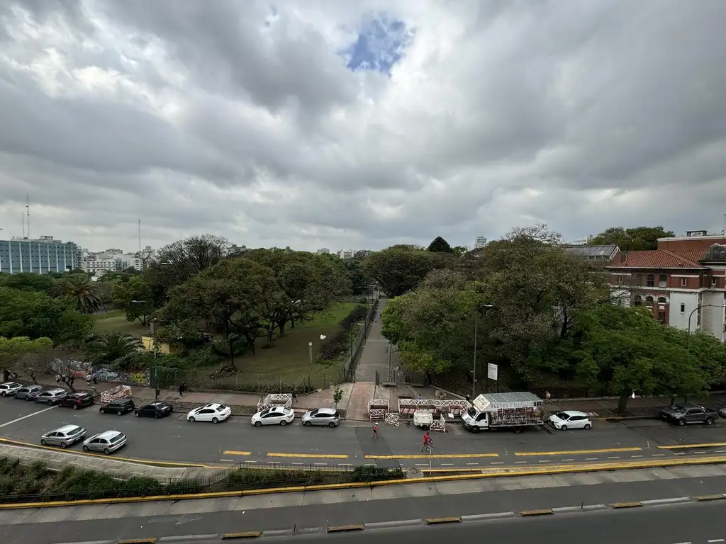 Venta: 3 Ambientes en excelente ubicación: frente a Parque Centenario