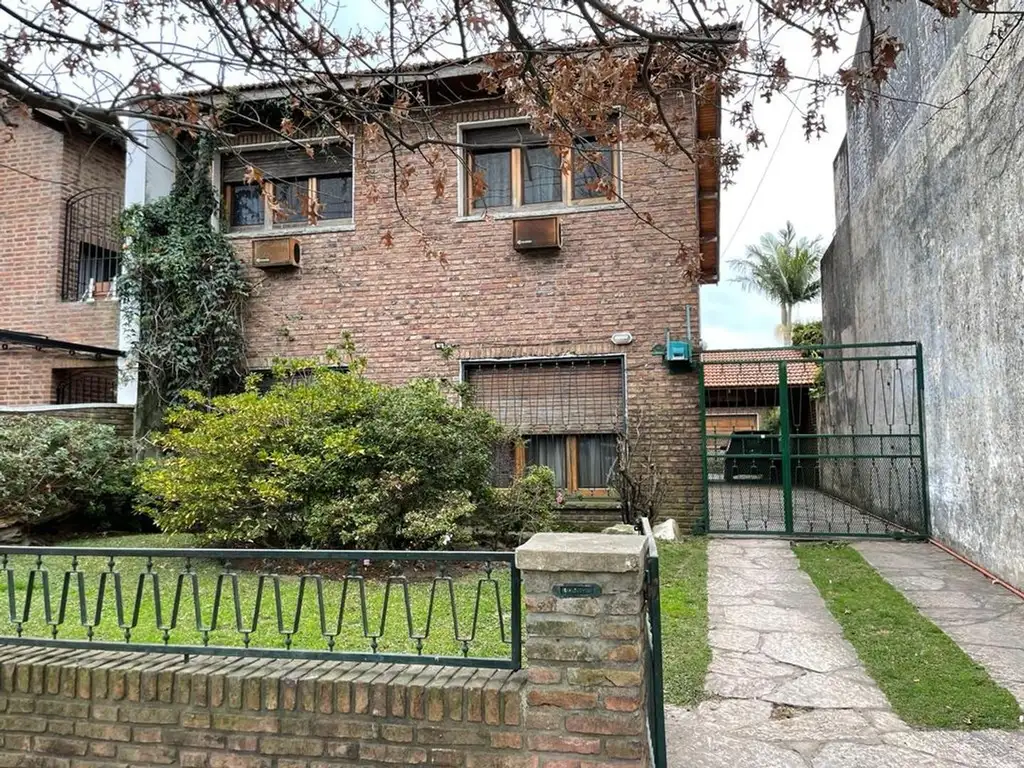 Casa excelente ubicacion y Lote de 500 m2. Lomas San Isidro