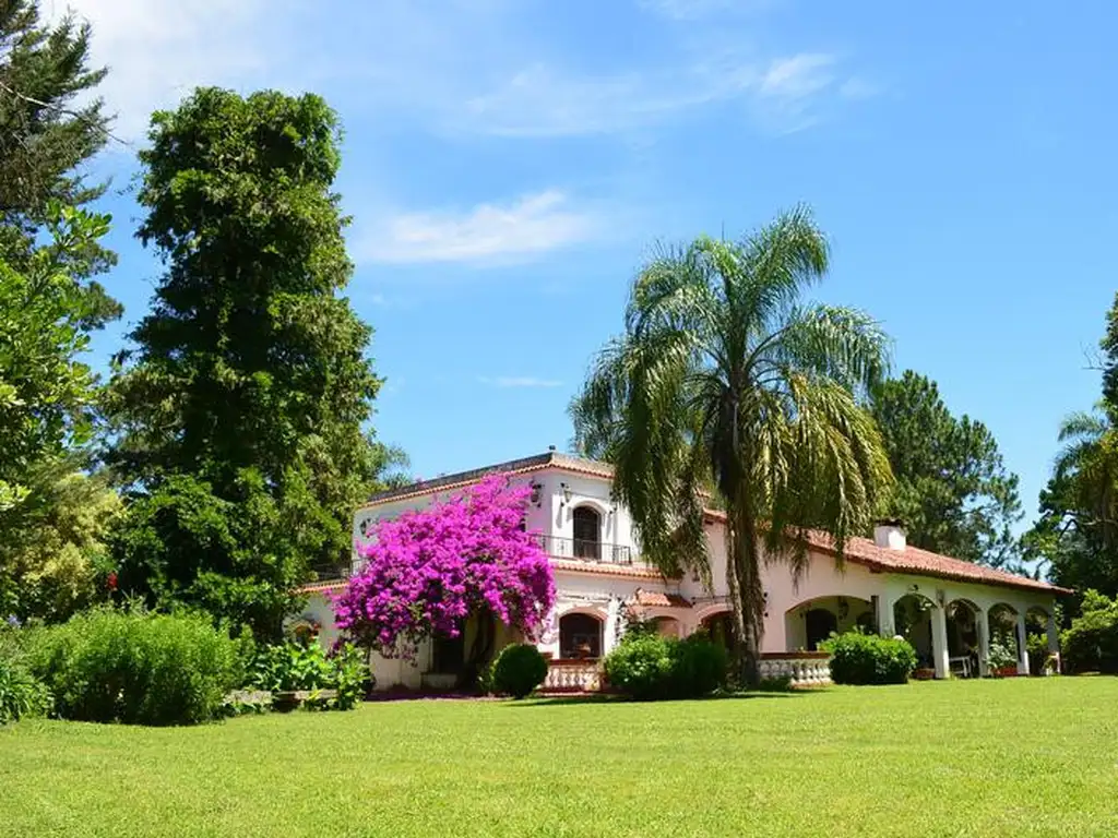 ¡RETASADA! Excelente Quinta sobre la Barranca en El Cazador