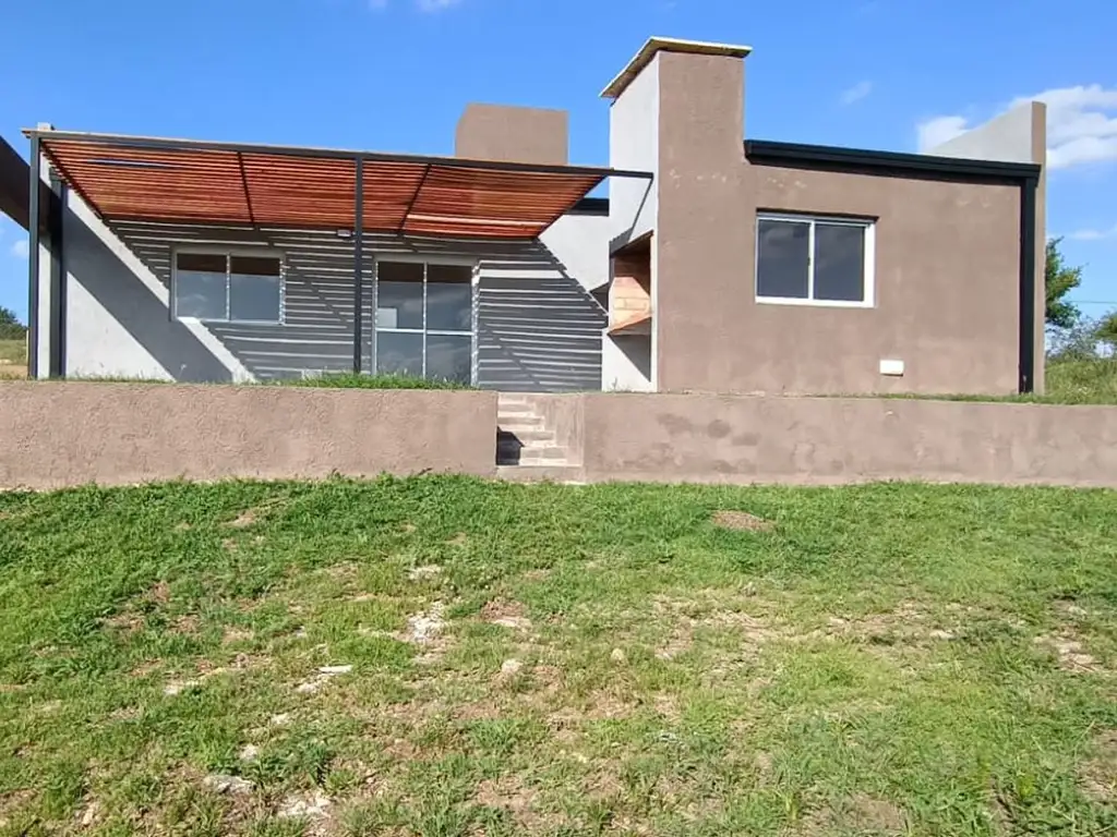 VENTA CASA DE 2 DORMITORIOS EN SANTA CRUZ DEL LAGO