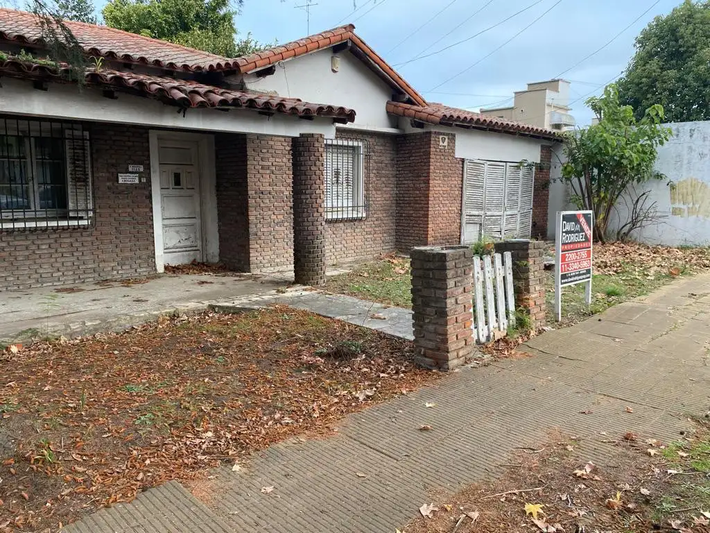 CHALET A RECICLAR DE 3 AMBIENTES  EN VENTA - BELLA VISTA  NUEVO PRECIO