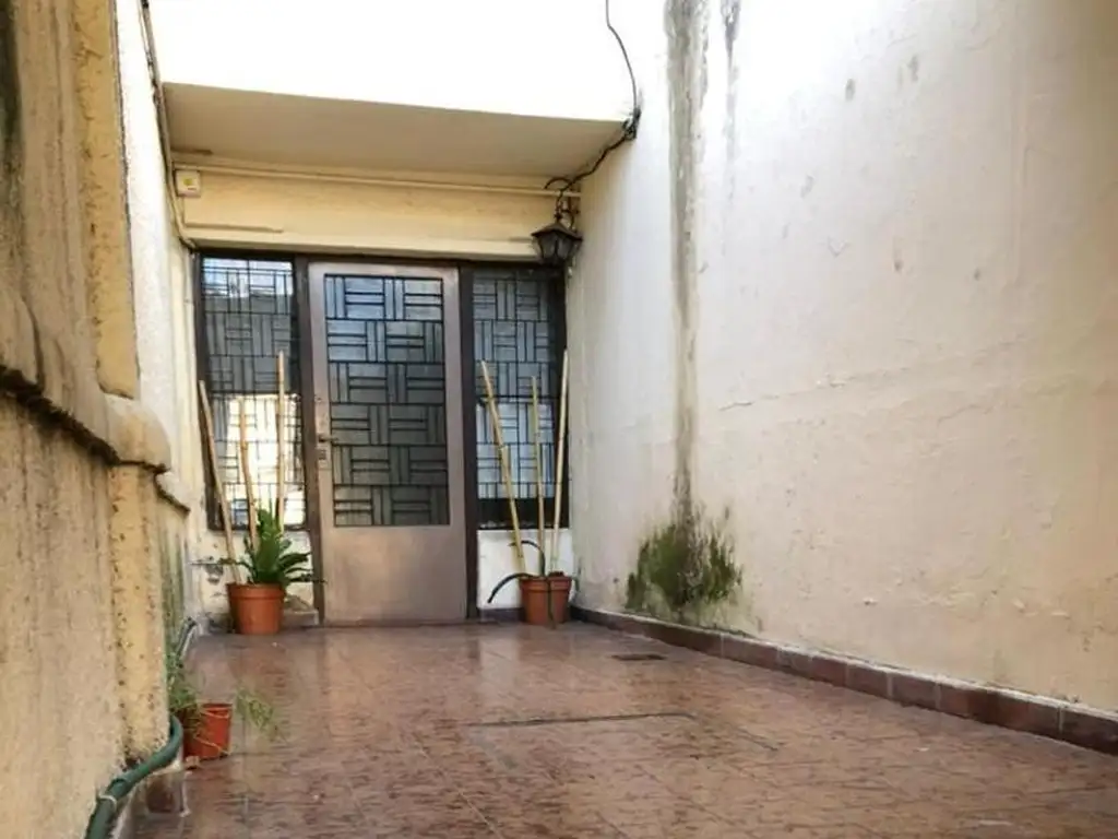 VENTA - BUEN DEPTO T/CASA 3 AMB C/PATIO Y TERRAZA! BANFIELD