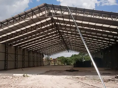 Deposito De 1550 M2 En Predio Cerrado.