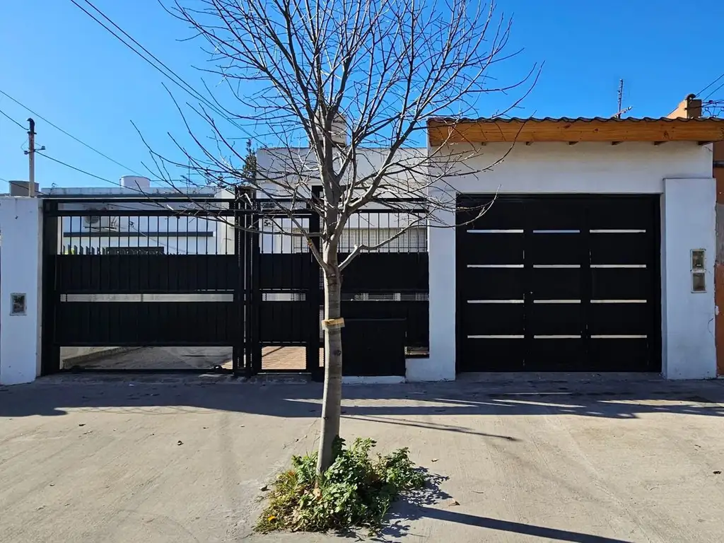 VENTA PH 2/3 amb. con Garage/Dorm y Jardín-Caseros