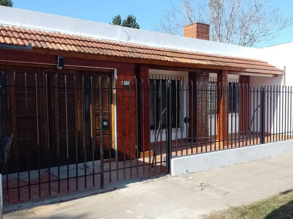 OPORTUNIDAD VENTA CASA 4 AMBIENTES CON PARQUE Y COCHERA CUBI