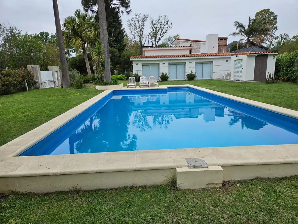 Casa en  Lujosa en Roldán