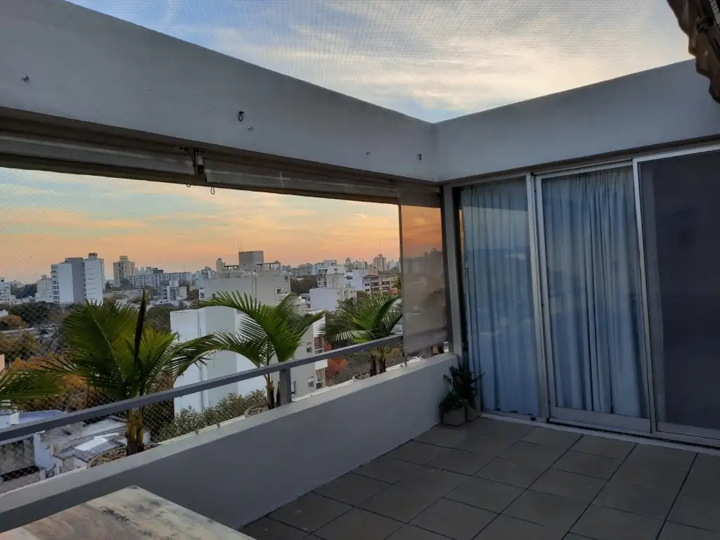 Duplex en VENTA de 2 Habitaciones con Terraza y cochera, La Plata.