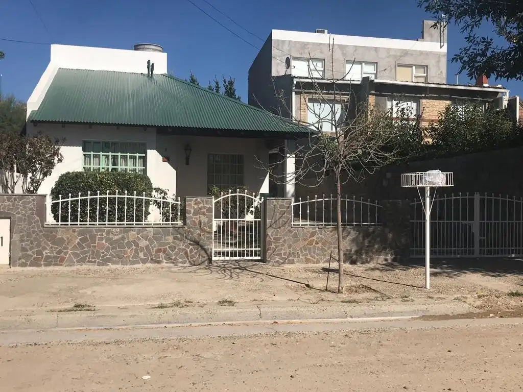 CASA de 2 Dormitorios en Barrio Sur