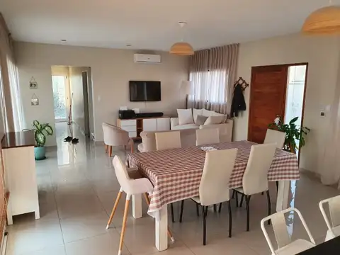 Casa en Venta en Las Golondrinas - 3 dormitorios