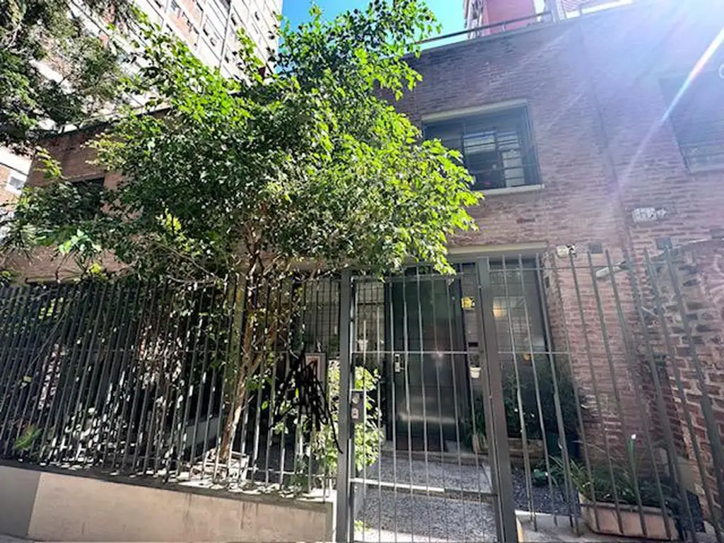 Hermoso PH con entrada independiente  con terraza y quincho, dos dormitorios en Belgrano R