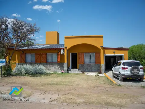 Chalet de 3 Dormitorios con Piscina en Carpínteria